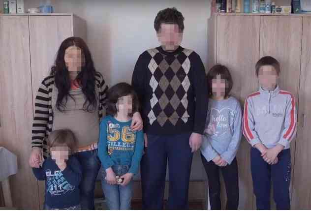 OVO JE PORODICA IZ RIPNJA KOJU JE UBICA ZAVIO U CRNO: Oca i majku izbo u kući, devojku (16) ubio kilometar dalje! (FOTO)